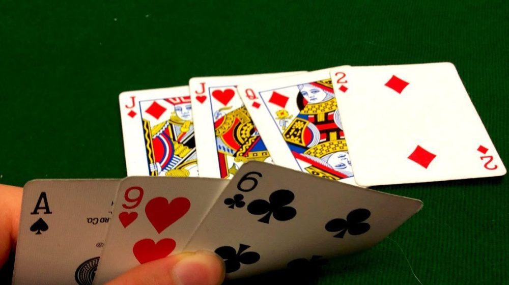 three-card stud poker at an online casino