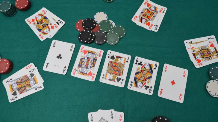 Methods of playing Texas Hold'em poker